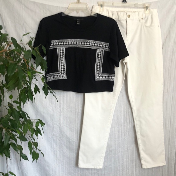 FOREVER 21 blk & white Aztec SZ S crop top & CHICOS SZ .5 (6) white jeans - Picture 1 of 16